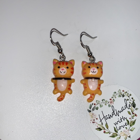 Short Orange Kitty Dangling Earrings - Picture 2 of 13